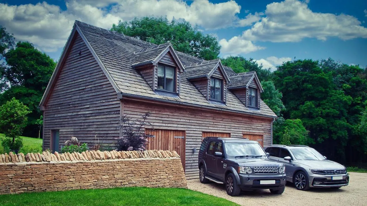 The Loft At Hewletts Farm - Stunning Apartment On The Cotswold Way Close To Cheltenham