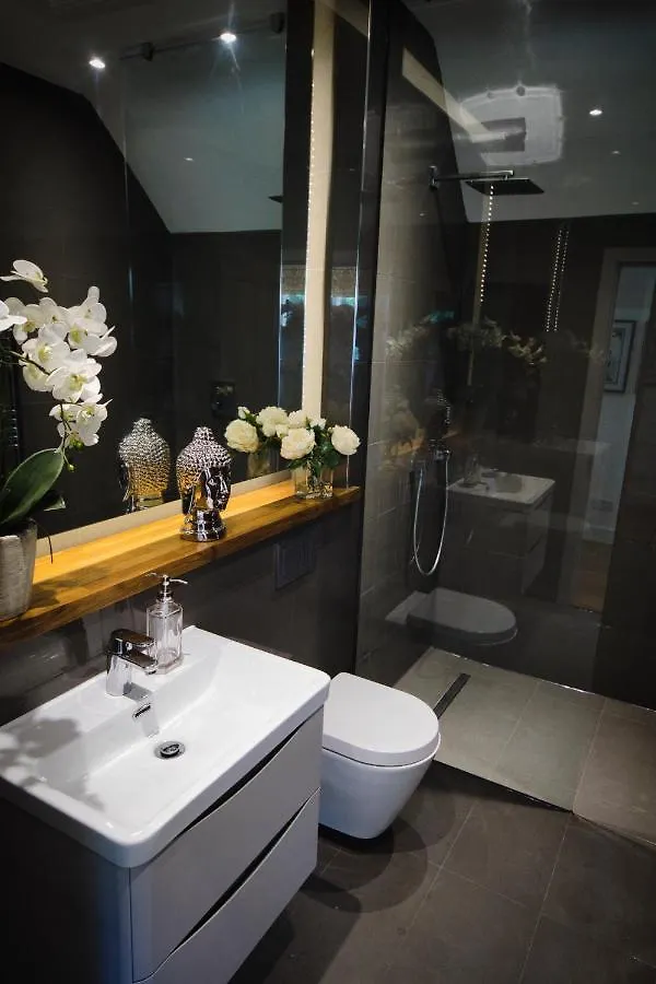 The Loft At Hewletts Farm - Stunning Apartment On The Cotswold Way Close To Cheltenham