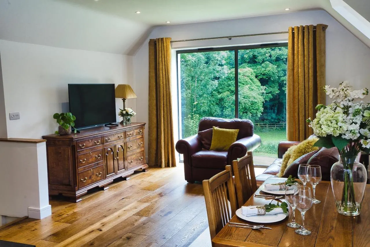 The Loft At Hewletts Farm - Stunning Apartment On The Cotswold Way Close To Cheltenham